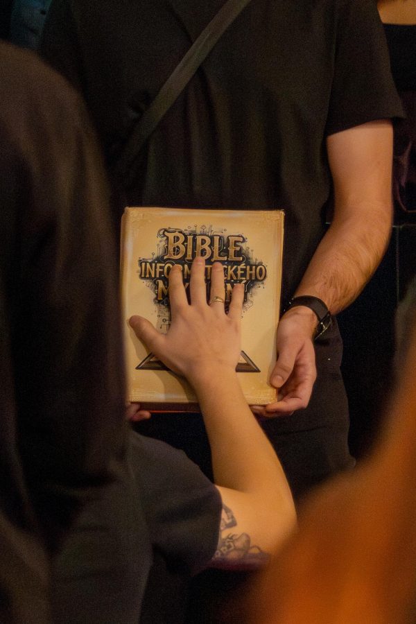 Proběhlo pasování prváků informatiky